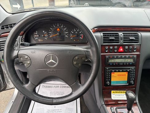 Used 2000 Mercedes-Benz E 320 4MATIC Wagon image 25