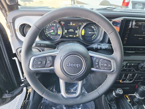 Used 2025 Jeep Wrangler Unlimited Sahara image 21