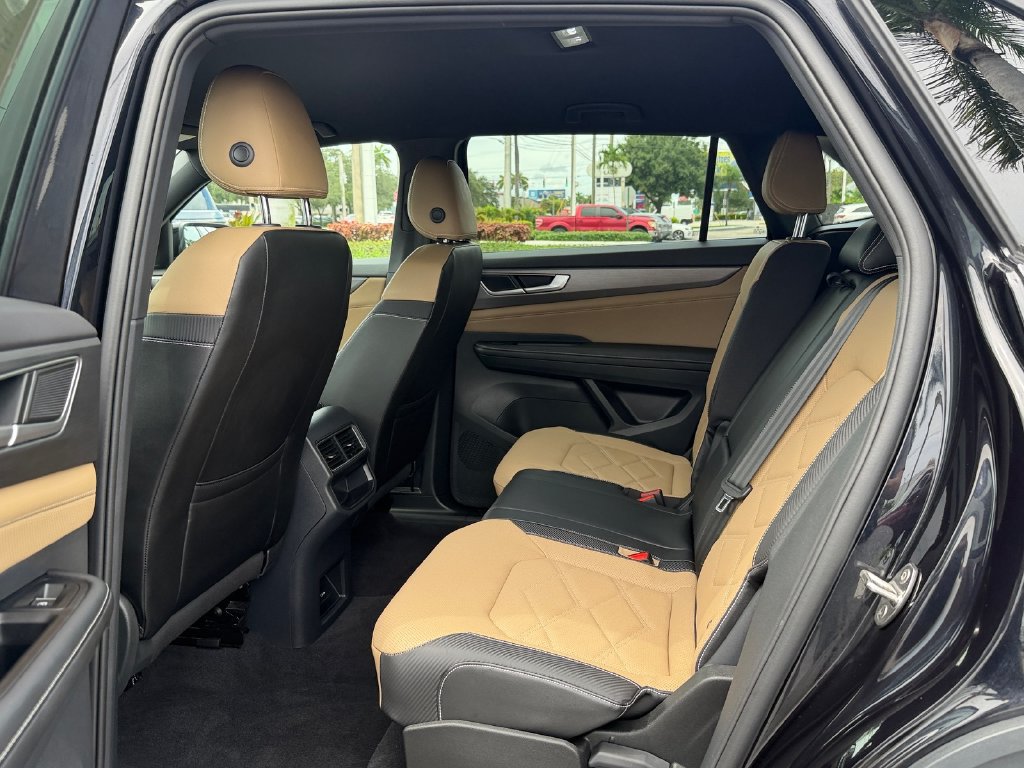 Used 2024 Volkswagen Atlas Cross Sport SE FWD image 11