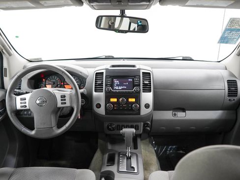 Used 2017 Nissan Frontier SV w/ SV Value Truck Package AWD/4WD image 13
