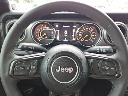 Used 2023 Jeep Gladiator Sport AWD/4WD image 20