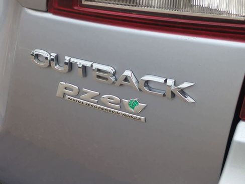 Used 2017 Subaru Outback 2.5i Limited image 12