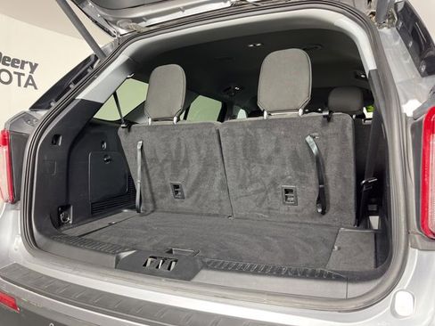 Used 2022 Ford Explorer XLT image 19