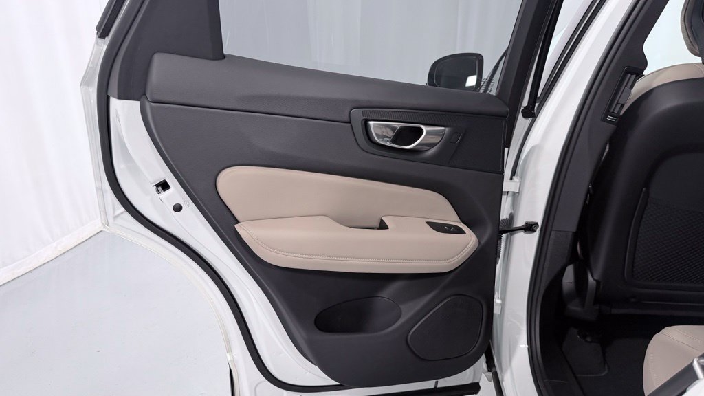 Certified 2026 Volvo XC60 B5 Plus AWD/4WD image 23
