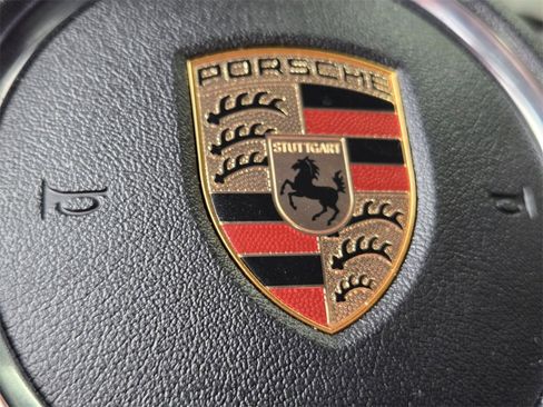 Used 2025 Porsche Macan image 36