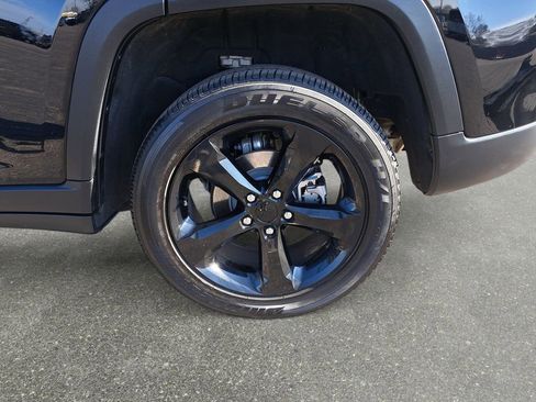 Used 2023 Jeep Grand Cherokee Altitude image 34