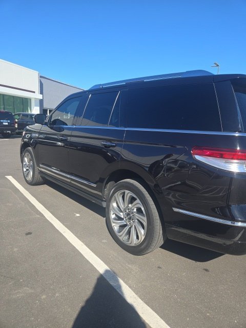 Used 2024 Lincoln Navigator Reserve AWD/4WD image 5