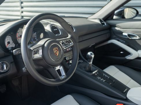 Certified 2024 Porsche 718 Cayman image 4