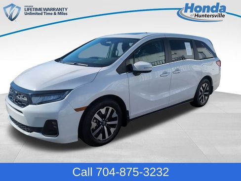 Certified 2025 Honda Odyssey EX-L image 3