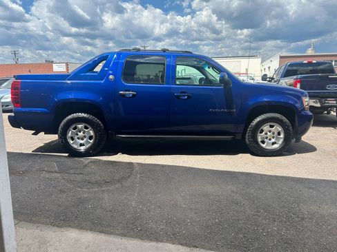 Used 2013 Chevrolet Avalanche LT image 6