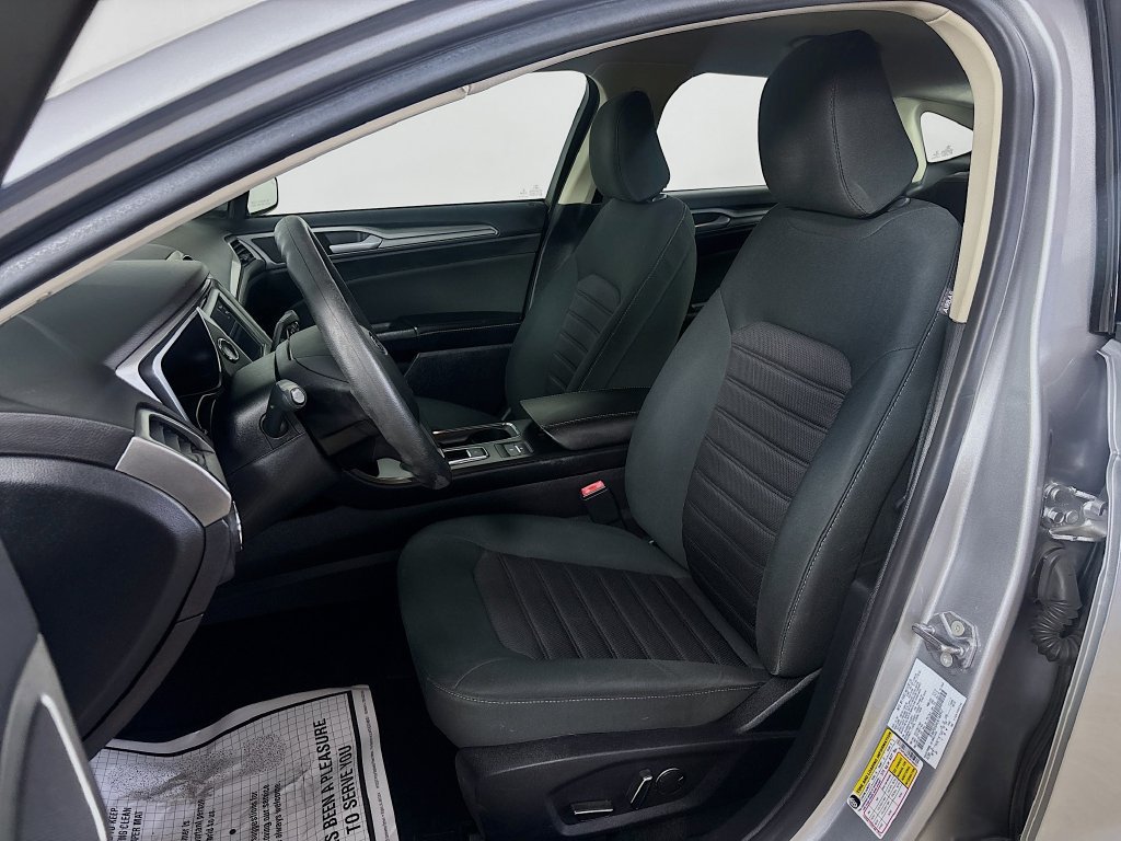 Used 2020 Ford Fusion SE FWD image 11
