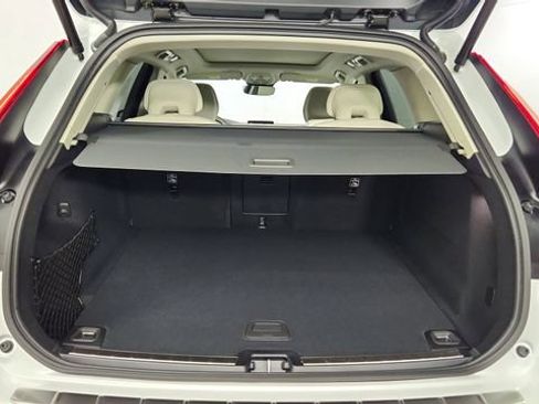 Used 2027 Volvo XC60 B5 Ultra AWD/4WD image 40