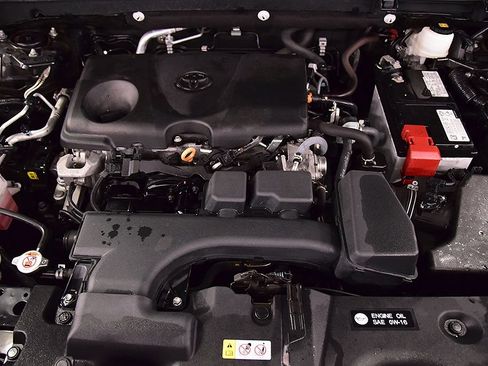 Used 2022 Toyota RAV4 XLE AWD/4WD image 34