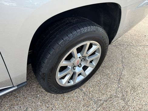Used 2019 GMC Yukon XL Denali w/ Open Road Package AWD/4WD image 11