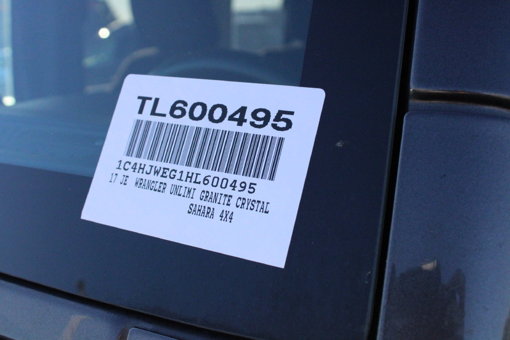 Used 2017 Jeep Wrangler Unlimited Sahara w/ Connectivity Group AWD/4WD image 36