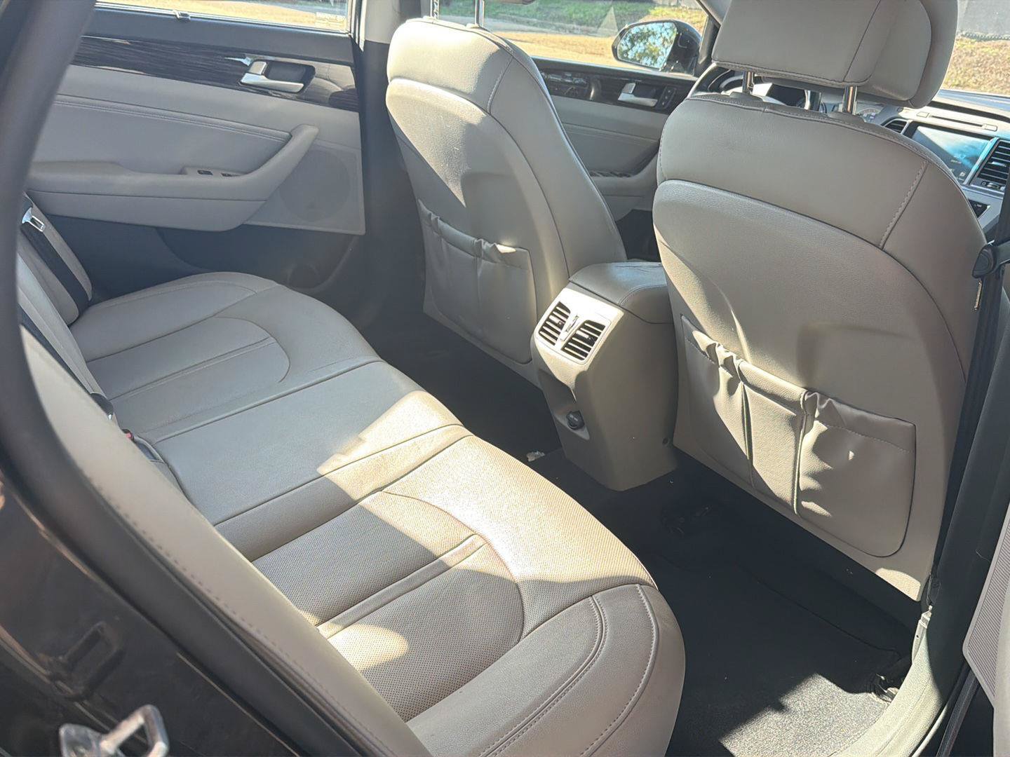 Used 2016 Hyundai Sonata Limited w/ Option Group 04 FWD image 17