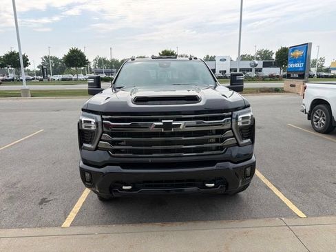 Used 2024 Chevrolet Silverado 2500 High Country w/ High Country Premium Package AWD/4WD image 2