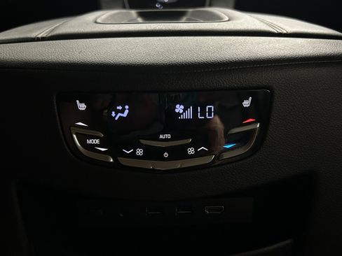 Used 2019 Cadillac Escalade ESV Premium Luxury AWD/4WD image 32