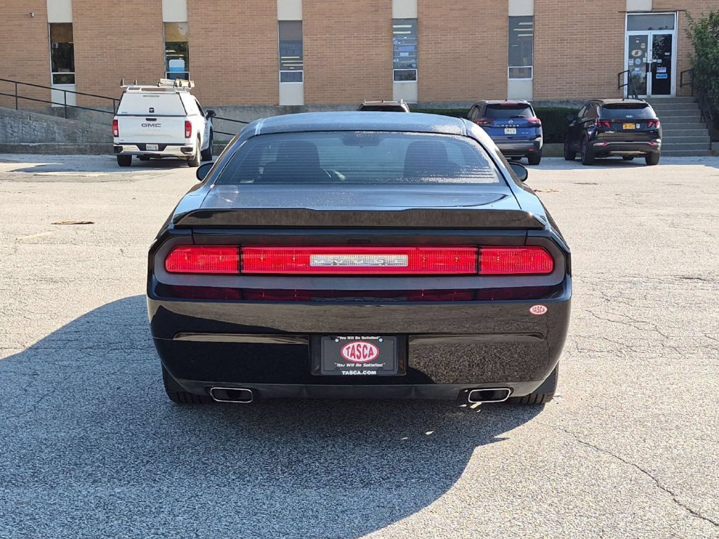 Used 2013 Dodge Challenger SXT RWD image 4