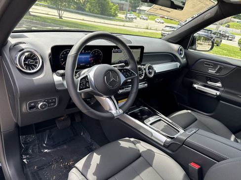 New 2025 Mercedes-Benz GLB 250 4MATIC image 14