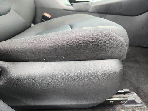 Used 2021 Toyota RAV4 LE image 33