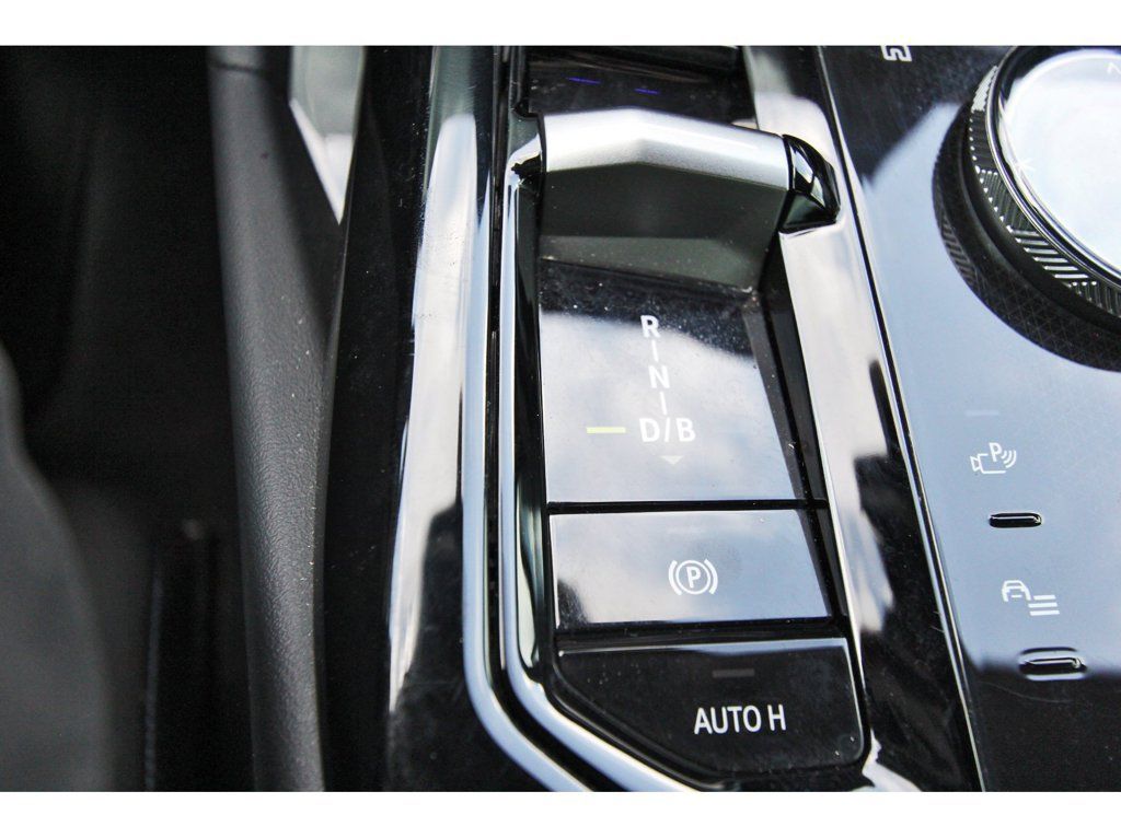 Used 2024 BMW i5 eDrive40i w/ M Sport Package RWD image 34