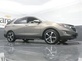 Used 2019 Chevrolet Equinox LT image 2