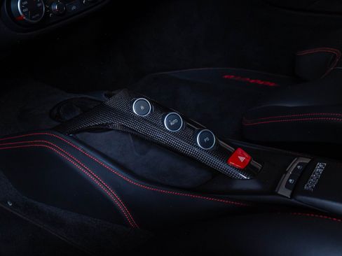 Used 2018 Ferrari 488 GTB RWD image 12