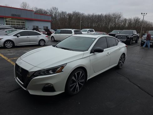 Used 2021 Nissan Altima 2.5 SR w/ SR Premium Package image 1