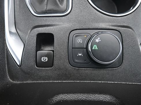 Used 2023 Chevrolet Traverse LS FWD image 21