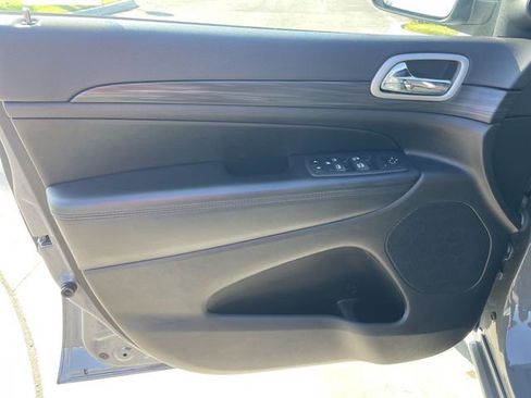 Used 2022 Jeep Grand Cherokee Laredo X image 22