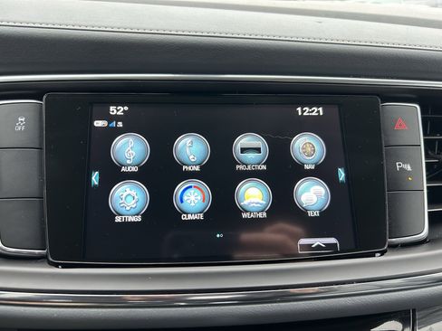 Used 2018 Buick Enclave Essence image 12