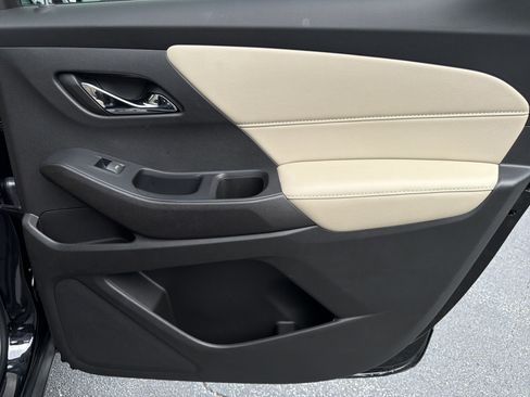 Used 2022 Chevrolet Traverse LS FWD image 17