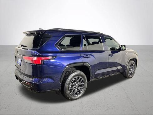 Used 2024 Toyota Sequoia Platinum AWD/4WD image 6