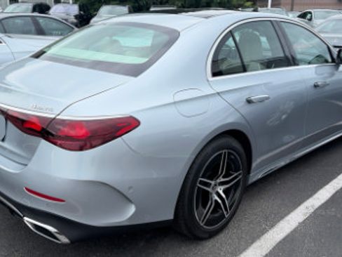 Used 2025 Mercedes-Benz E 350 4MATIC Sedan image 3