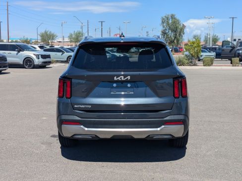Certified 2024 Kia Sorento S w/ Panoramic Sunroof Package FWD image 4