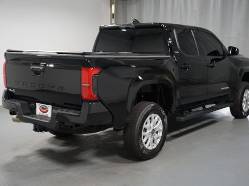 Certified 2025 Toyota Tacoma SR5 AWD/4WD image 8