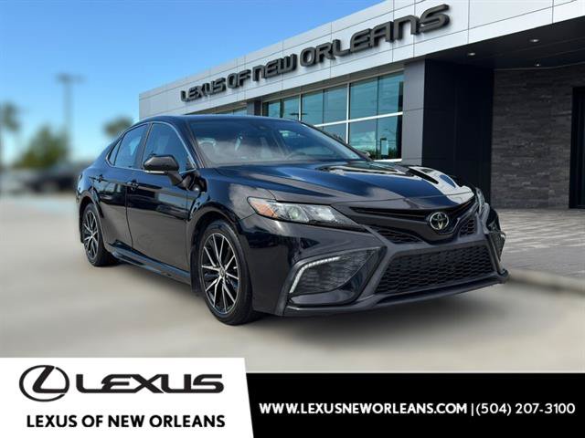 Used 2022 Toyota Camry SE FWD image 1
