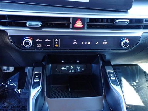 Used 2024 Kia Sorento S image 19