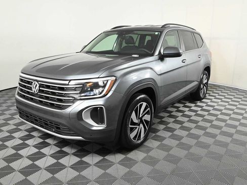Certified 2024 Volkswagen Atlas SE FWD image 2