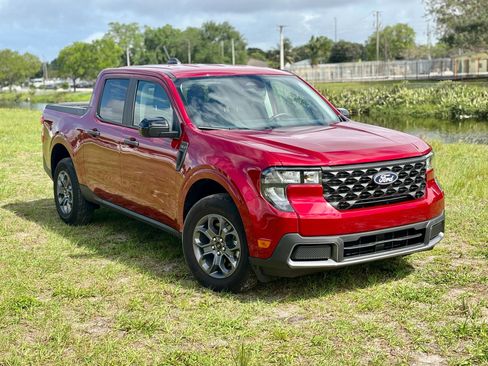 Used 2025 Ford Maverick XLT w/ XLT Luxury Package image 3