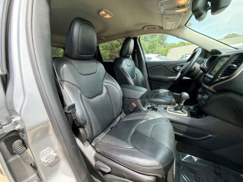 Used 2017 Jeep Cherokee Limited AWD/4WD image 18