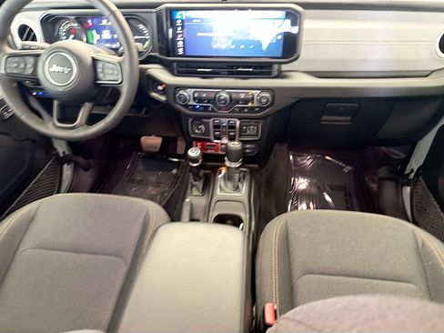 Used 2024 Jeep Wrangler Unlimited AWD/4WD image 12