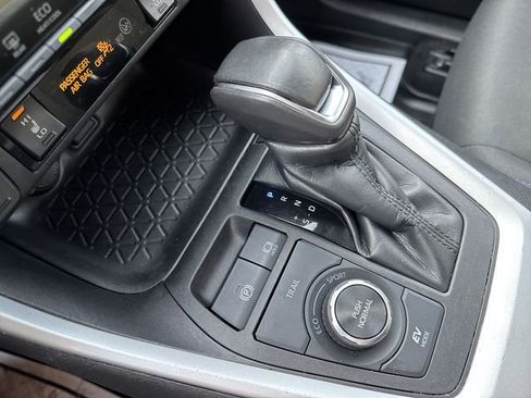 Used 2022 Toyota RAV4 SE w/ Convenience Package image 15