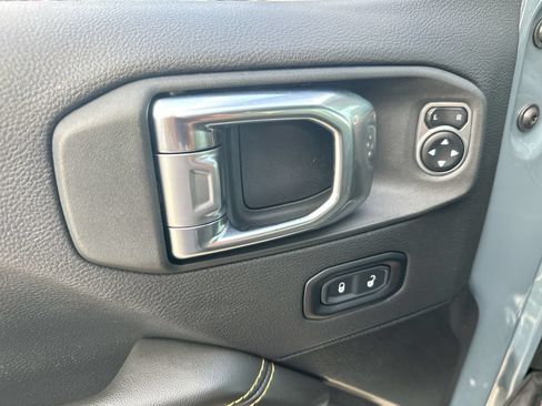 Used 2025 Jeep Wrangler Unlimited Sahara w/ Safety Group AWD/4WD image 13