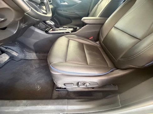 Used 2024 Buick Envista Sport Touring w/ Convenience I Package FWD image 17