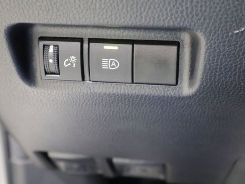 Used 2021 Toyota RAV4 LE AWD/4WD image 30