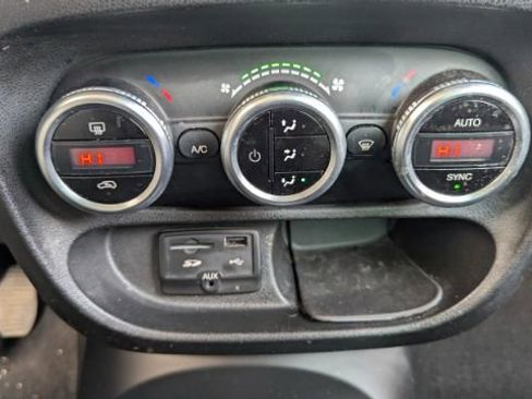 Used 2014 FIAT 500L Trekking w/ Popular Equipment Group image 33