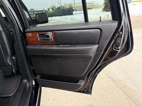 Used 2016 Lincoln Navigator Select AWD/4WD image 28