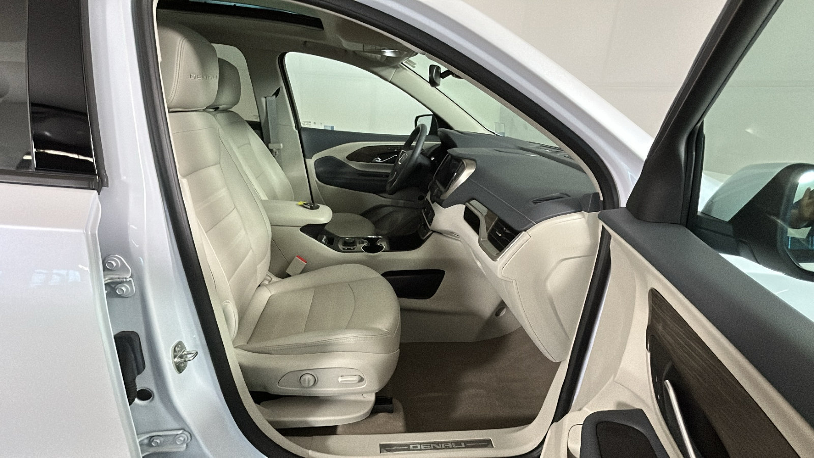 Used 2023 GMC Terrain Denali w/ Denali Premium Package AWD/4WD image 34
